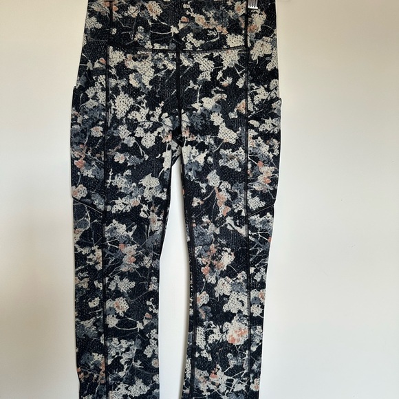lululemon athletica Pants - Lululemon Athletica Abstract Print Leggings